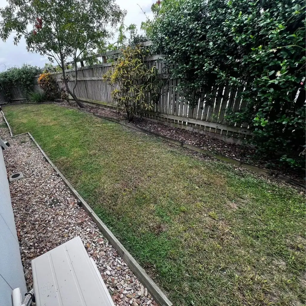 garden-to-side-of-house-image